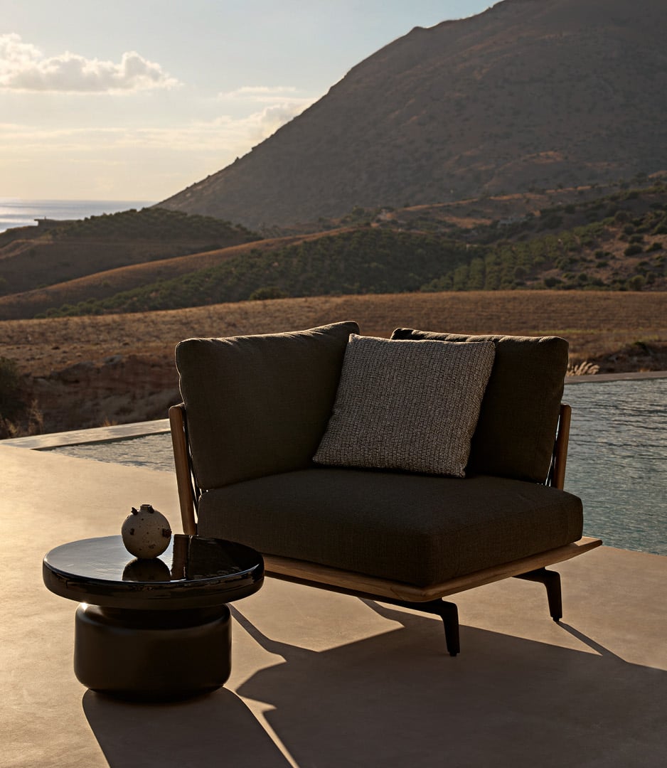 Ambiente outdoor moderno con poltrona Lagoon