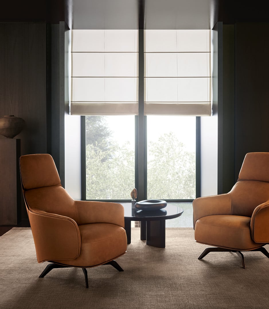 Ambiente studio moderno, con poltrone Kaori Lounge, tavolini Adrien.