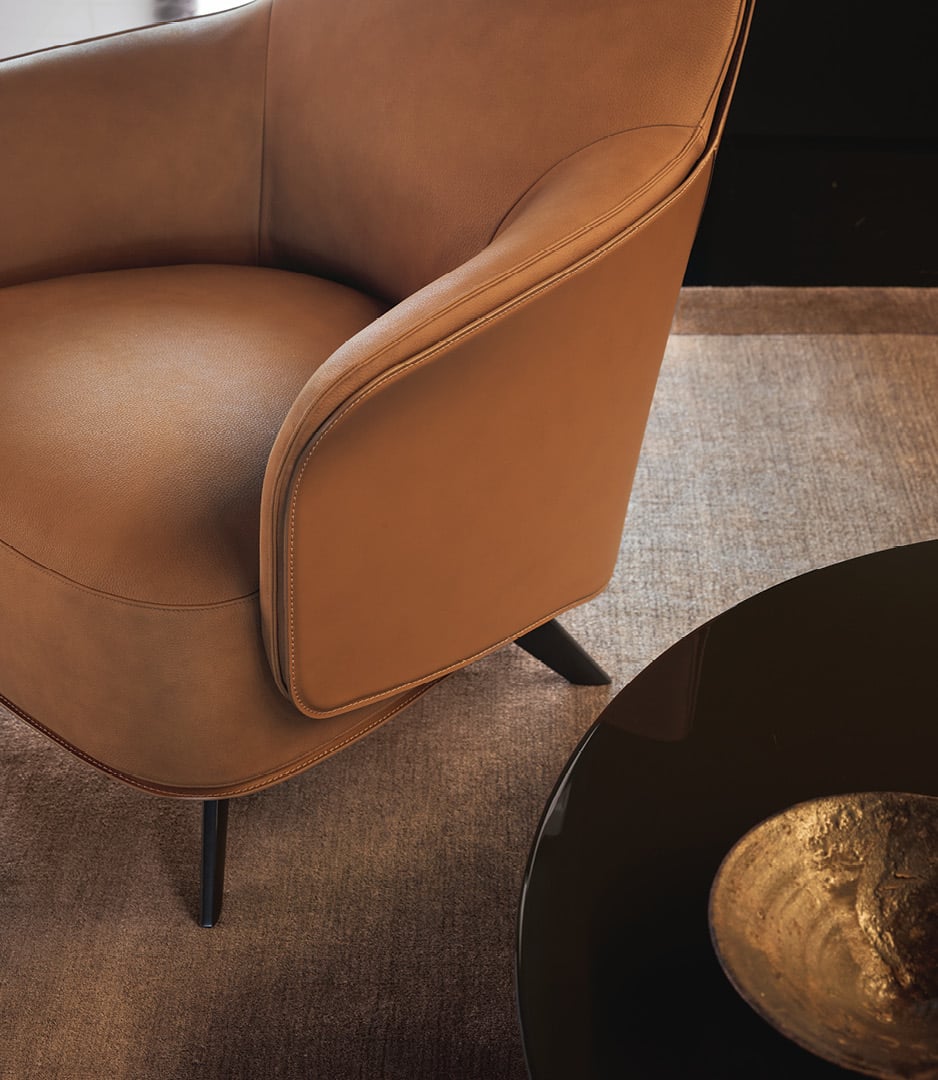 Ambiente studio moderno, con poltrone Kaori Lounge, tavolini Adrien.